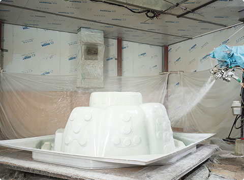 technican in Voomig is coating the surface of hot tub to ensure insulation 